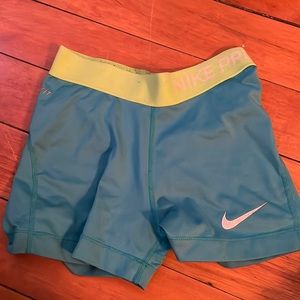women’s nike pros